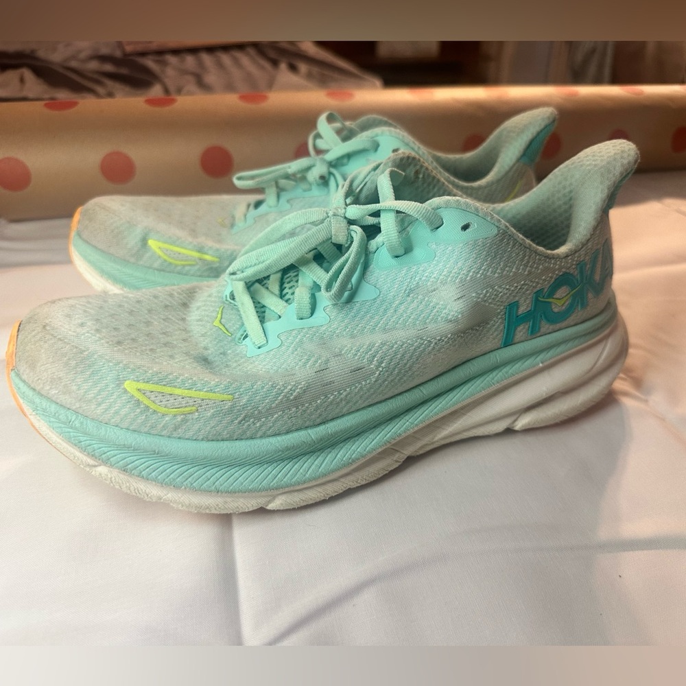 Hoka Clifton 9 Mint Green Running Shoes with Yellow 9B Womens